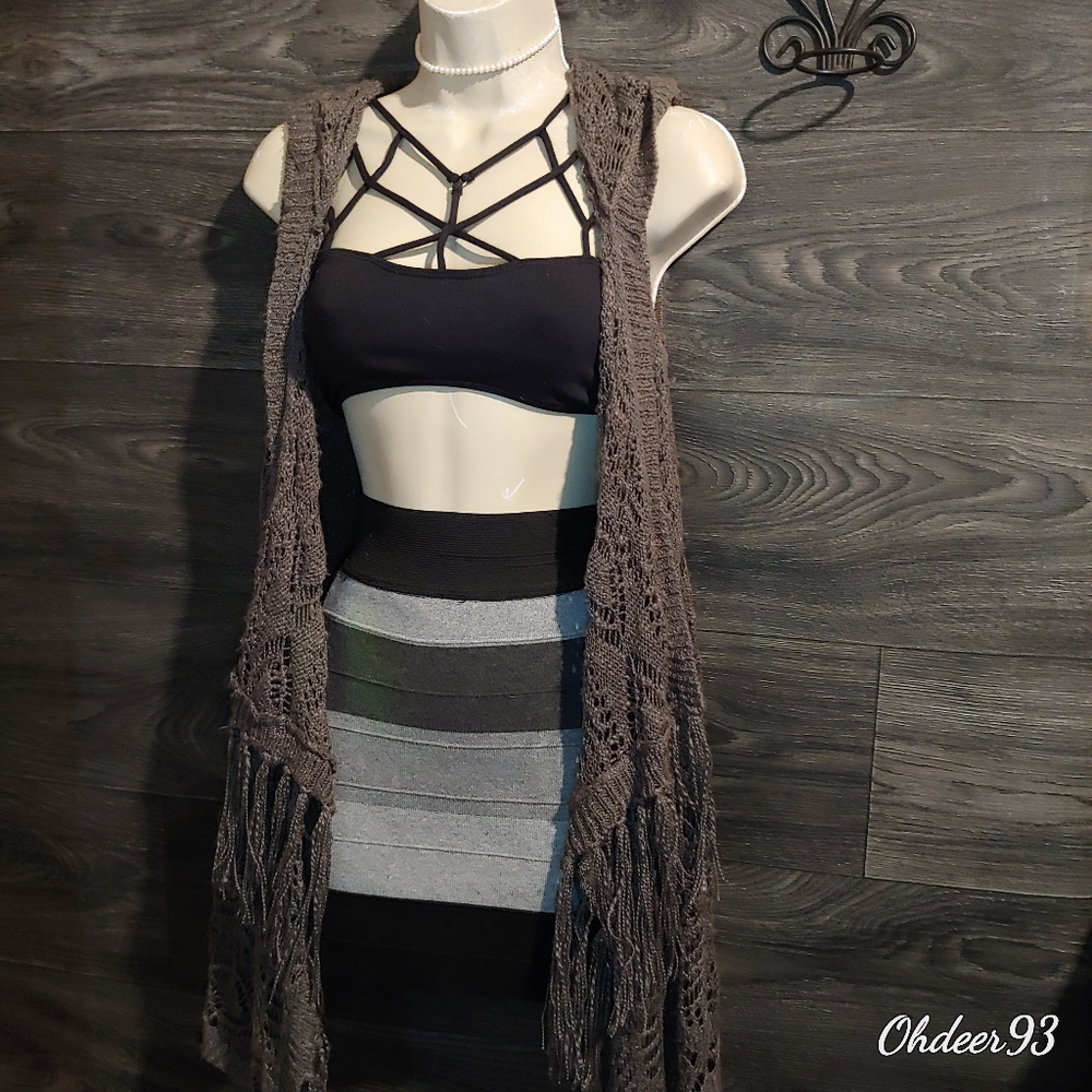 🎉🛍 Almost Famous Large gray knit hooded open front cardigan with fringe